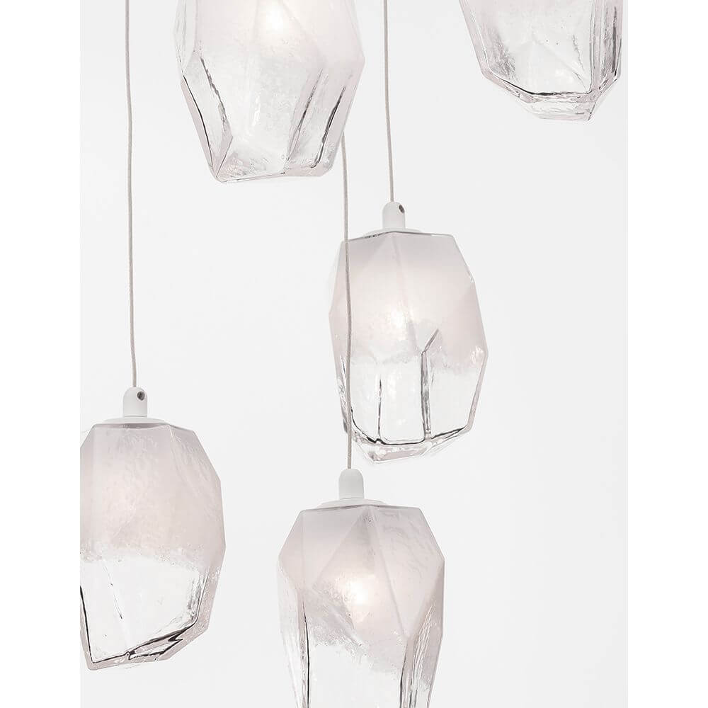 Ice Hängeleuchte 5-flg. Verlaufend Weiß in modernem Design mit fünf eleganten Lampenschirmen.
