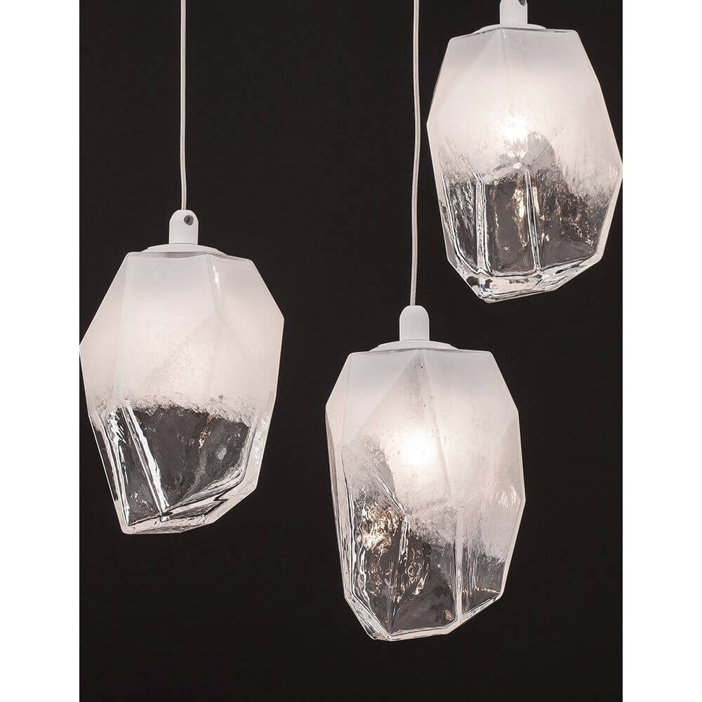 Ice Hängeleuchte 5-flg. Verlaufend Weiß mit edlen Glas-Schirmen in verschiedenen Formen.