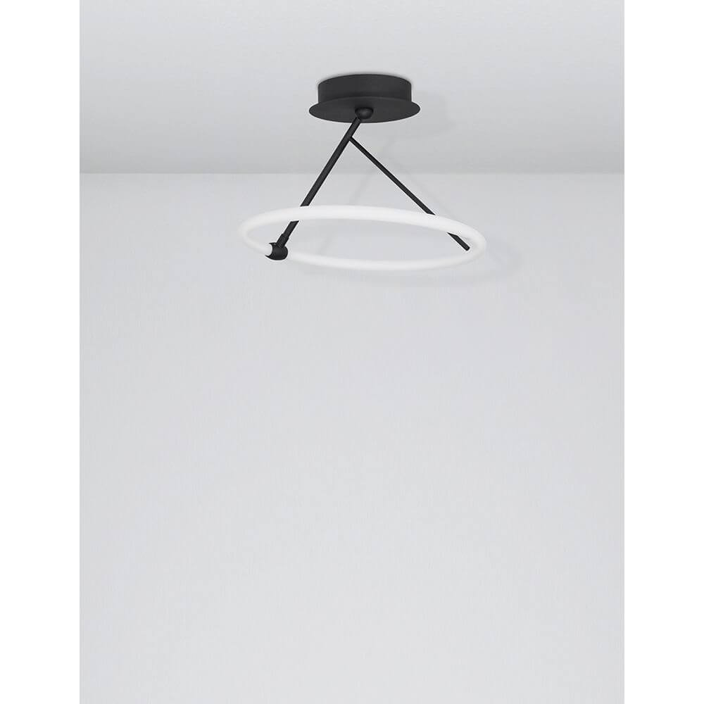 Janus LED Deckenlampe Ø 38cm Sandig-Schwarz mit minimalistischer Lichtquelle und schöner Lichtstreuung.