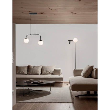 Joline LED Hängelampe Schwarz, Weiß in modernem Wohnraum mit Sofa und Couchtisch.
