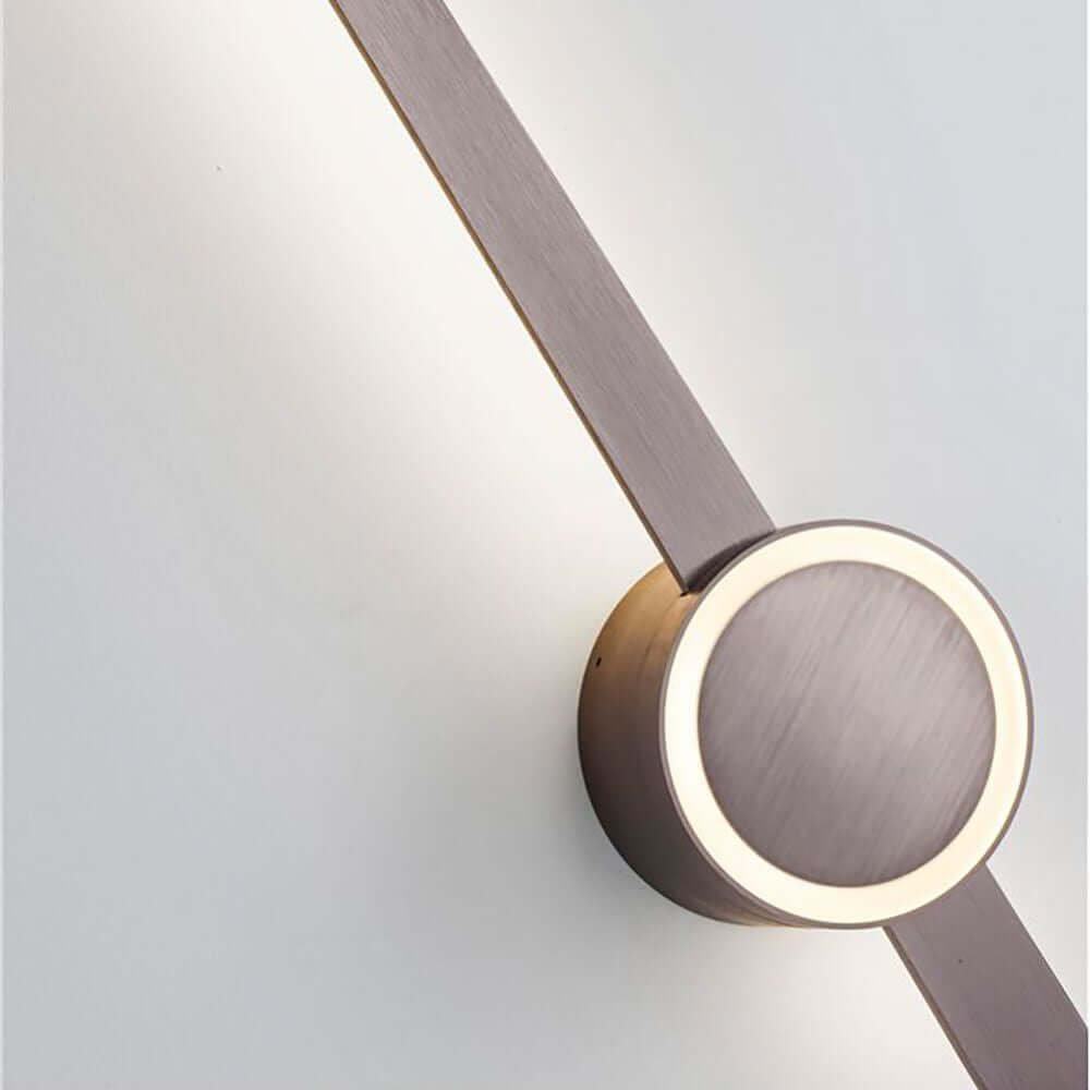 Kedo LED Wandleuchte aus Aluminium mit modernem Design und harmonischem Lichtakzent an der Wand.