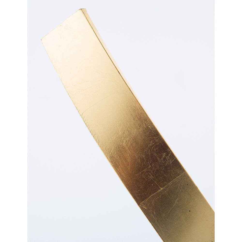Detailansicht der Leon LED Stehlampe 143cm Gold mit glänzendem goldenen Finish.