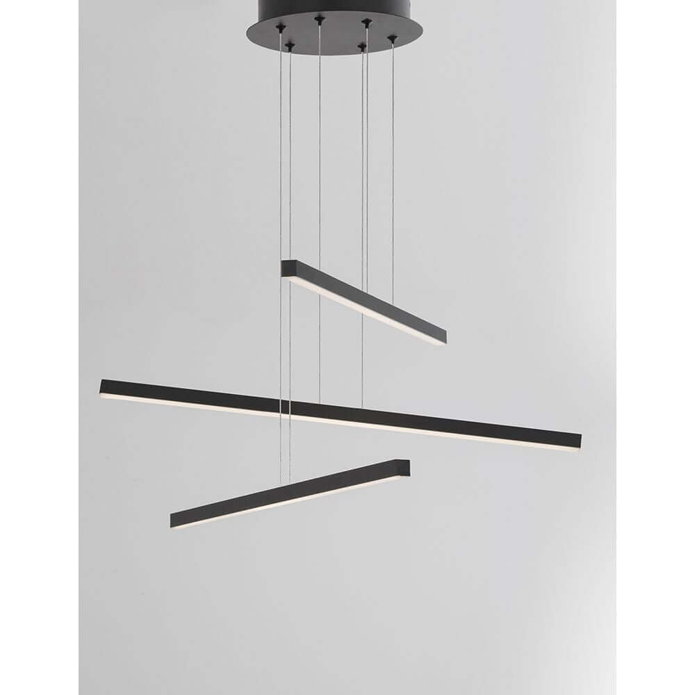 Lior LED Hängeleuchte Schwarz mit modernem Design und funktionaler Eleganz in einem Raum.