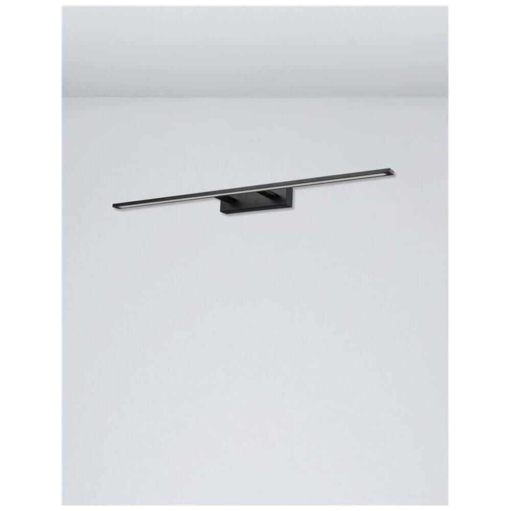 Livia LED Bad Spiegel- & Wandleuchte in modernem Design an einer Wand montiert.