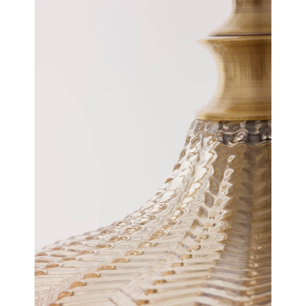 Loni Glas-Pendellampe Verlaufend Farbig - Detailansicht der eleganten Glasglocke mit goldfarbenem Metall.