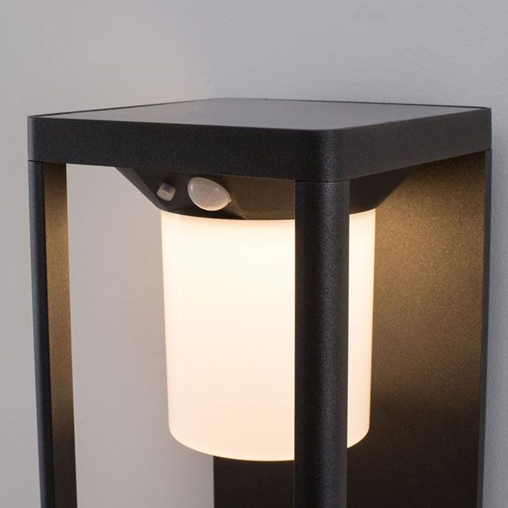 Loveto Wand Solarleuchte mit Bewegungsmelder, ideal für energiesparende Außenbeleuchtung.