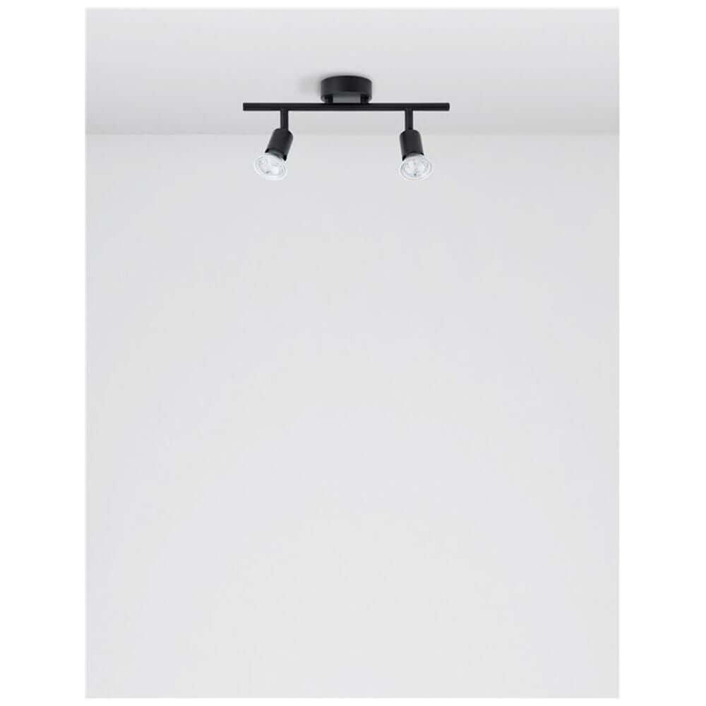 Lup Balkenstrahler 2-flammig in schwarzem Metall an einer Decke montiert mit zwei Lichtquellen.