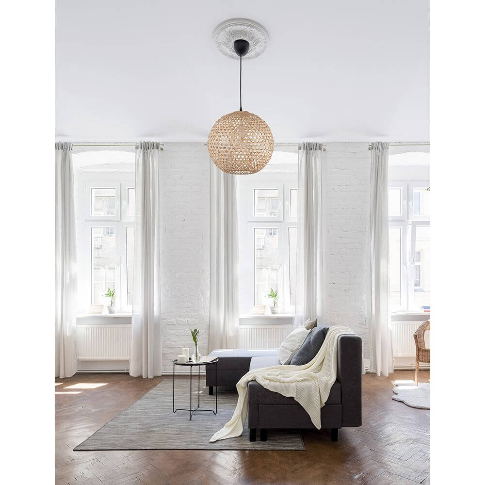 Melody Natur Bambus Hängeleuchte Ø 40cm Kugel in modernem Wohnraum mit hellem Licht und gemütlicher Atmosphäre.