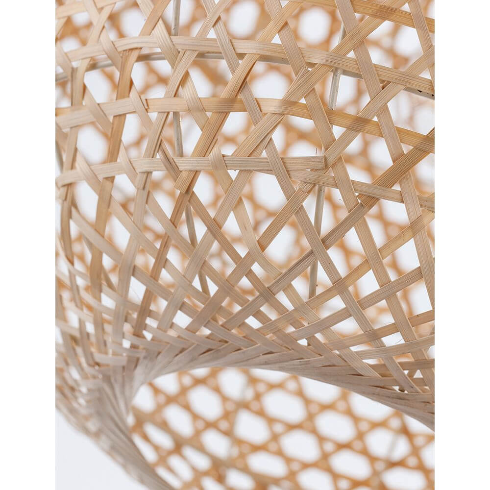 Detailansicht des Schirms der Melody Natur Bambus Hängeleuchte Ø 40cm Kugel aus Rattan, mit filigranem Muster.