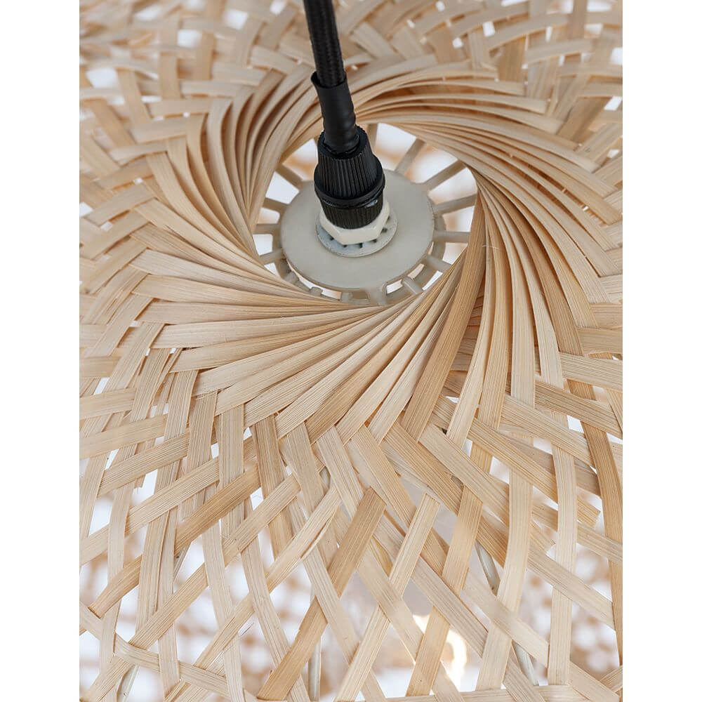 Detailansicht der Melody Natur Bambus Hängeleuchte Ø 40cm Kugel mit filigranem Rattanschirm.