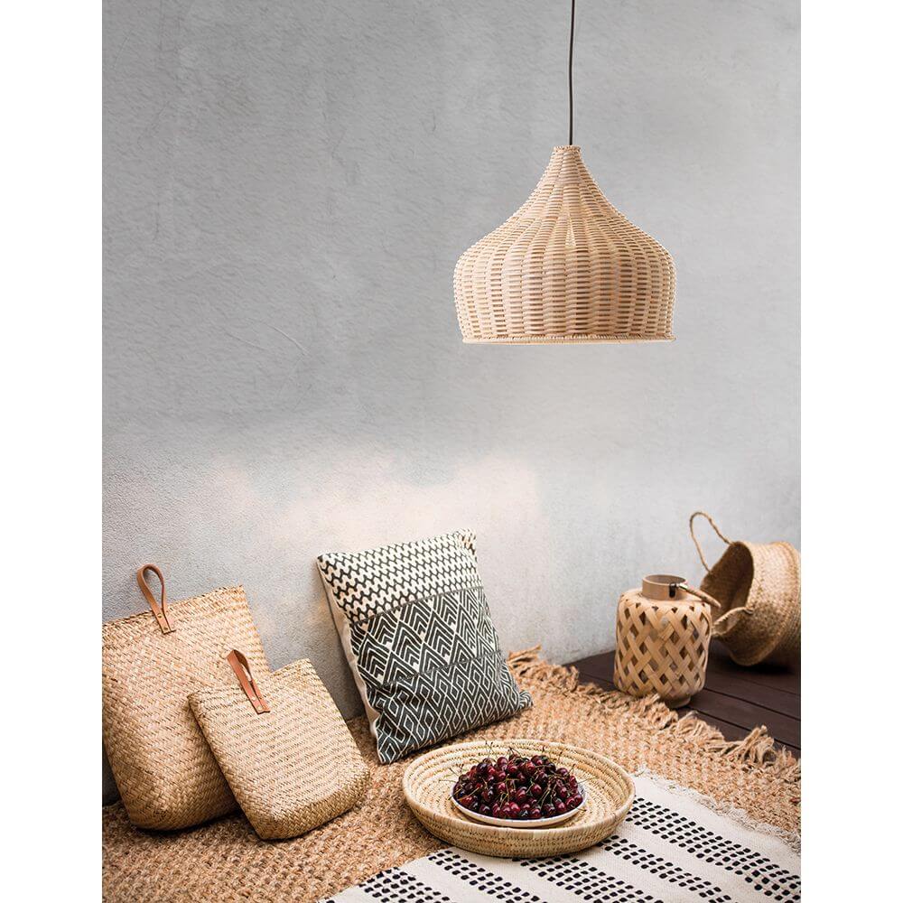 Mia Pendelleuchte Natur Rattan Ø 38,5cm in stilvollem Wohnzimmer-Design mit Rattan-Elementen.