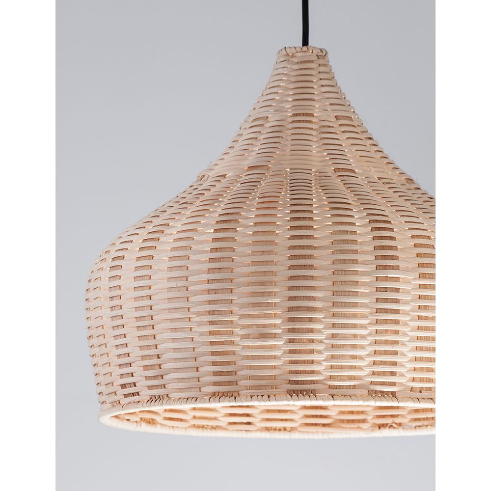 Stilvolle Pendelleuchte MIA aus Natur-Rattan mit ethnischem und skandinavischem Design für warme Atmosphäre.