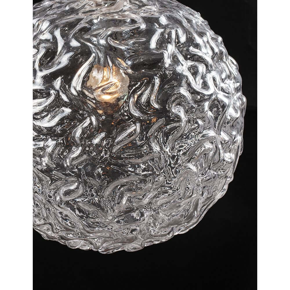 Detailansicht der Mirano Hängeleuchte Stahl Glas mit kunstvollem, transparentem Glasdesign.