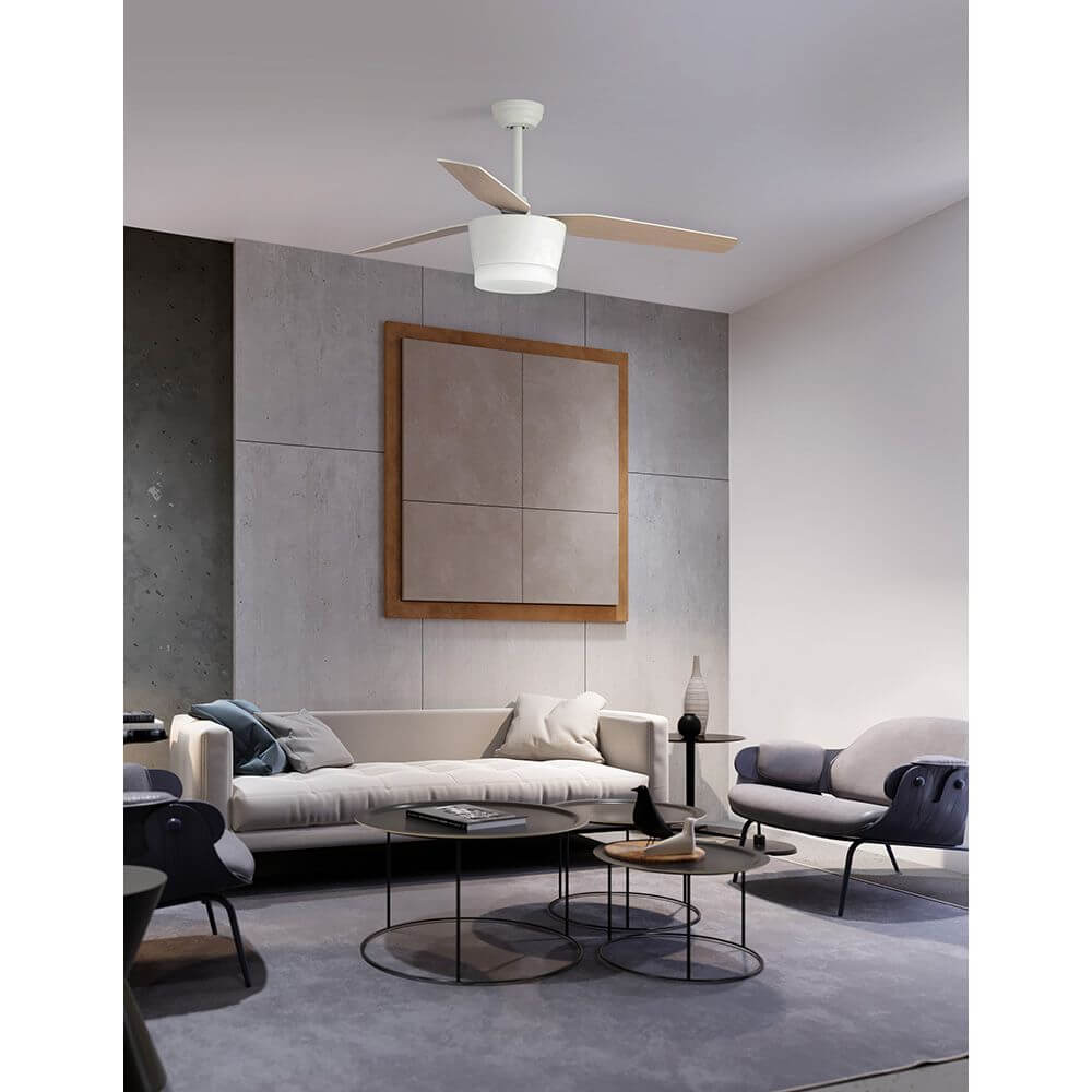 Monsoon LED Ventilator Stahl Holz in modernem Wohnzimmer mit stilvollem Design und Eichenholzflügeln.