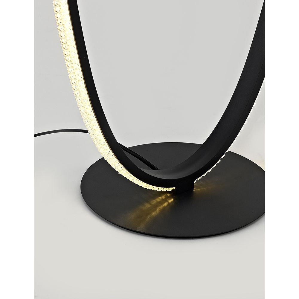 Nager LED Stehleuchte Ring in sandig-schwarz, modernes Design mit elegantem Licht und stabiler Basis.