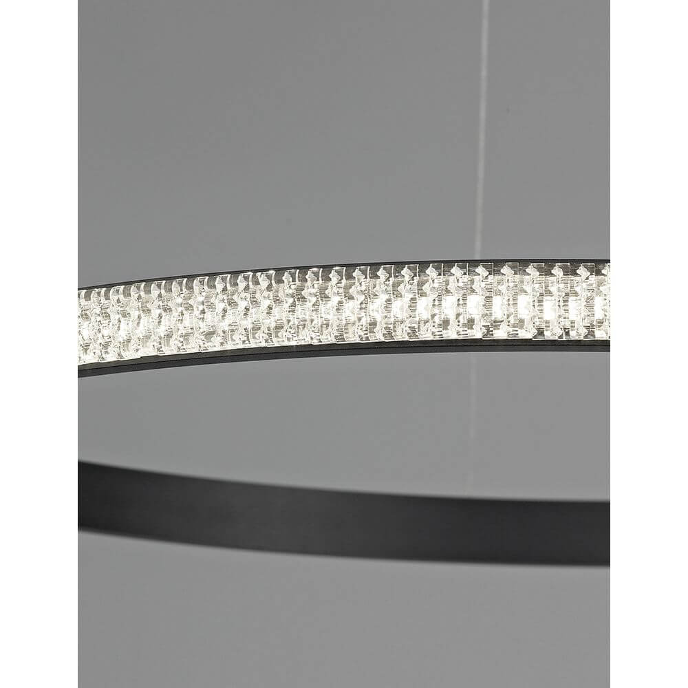 Detailansicht der Nager LED Metall-Hängelampe Rund mit elegantem Lichtstreuungseffekt.