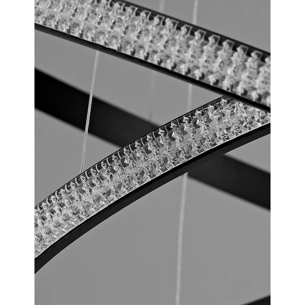 Detailaufnahme der Nager LED Hängeleuchte Ø 67cm Schwarz mit elegantem Kristalldesign.