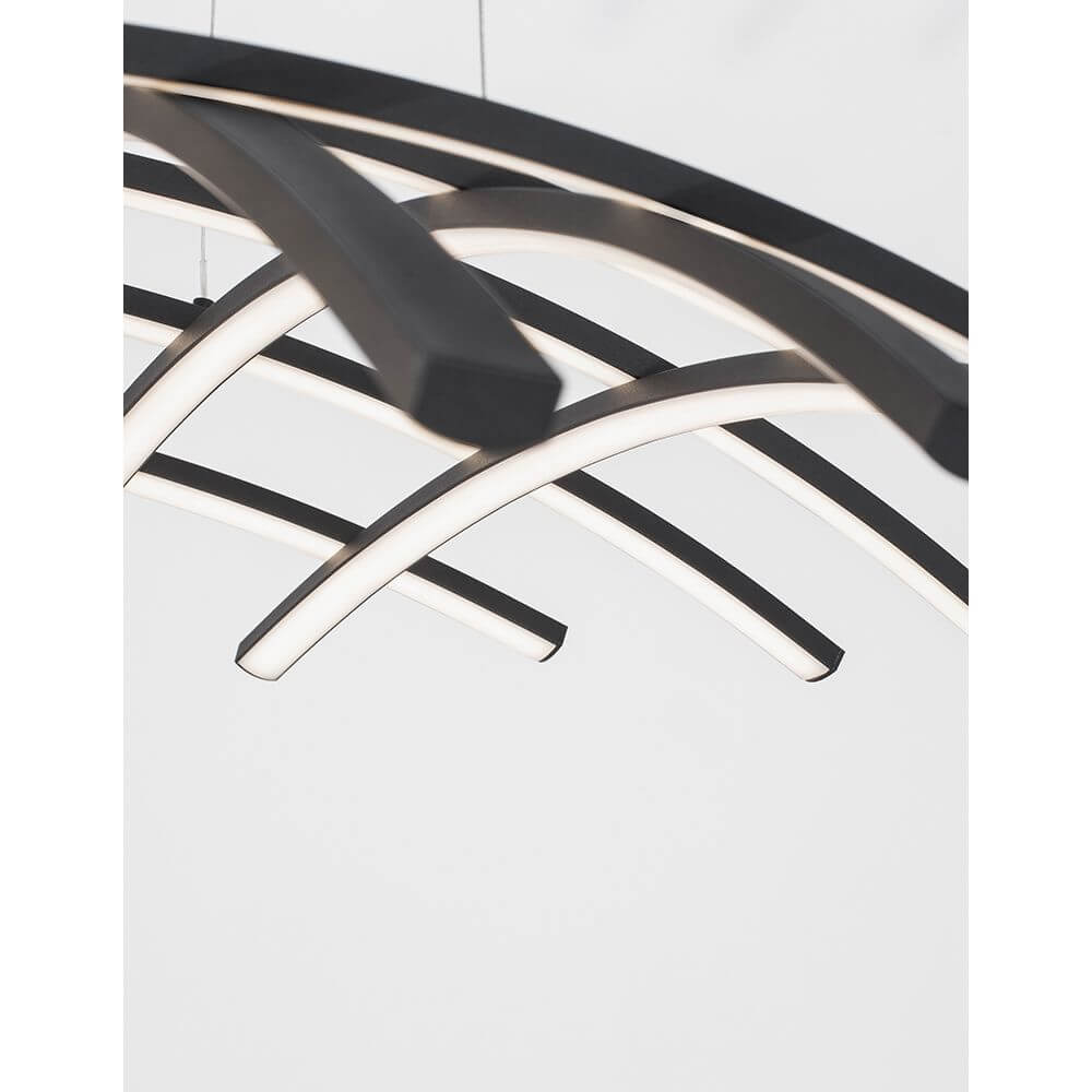 Narvi LED Hängelampe Schwarz – moderne gebogene LED‑Stäbe in schwarz, minimalistisches Design für Esszimmer oder Wohnzimmer, Detailansicht