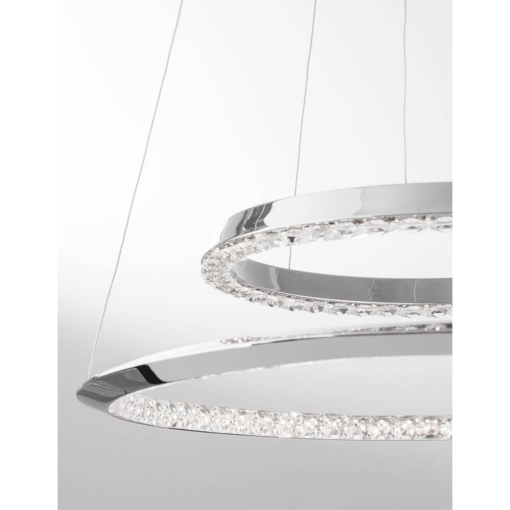 Netuno LED Hängeleuchte Klar, Chrom mit zwei verchromten Ringen und Kristallverzierungen.