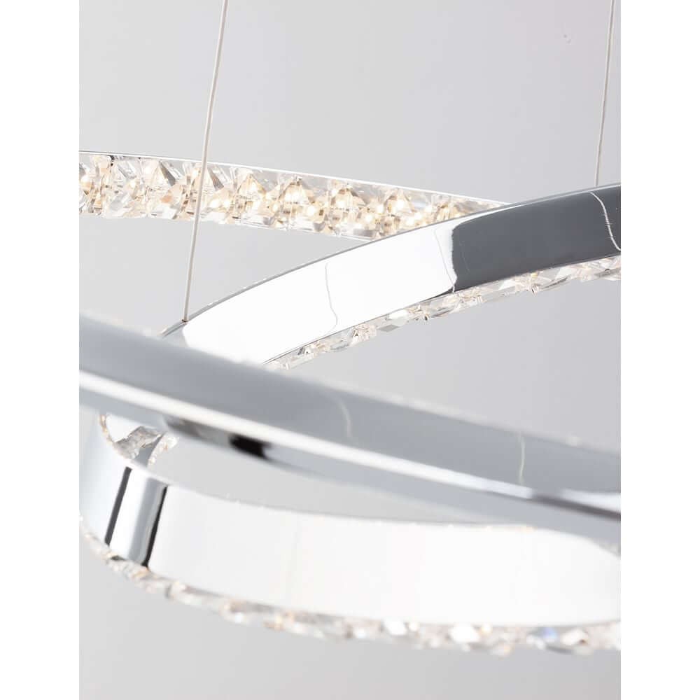 Netuno LED Hängeleuchte Klar, Chrom - elegante Deckenleuchte mit verchromtem Metallrahmen und Kristallen.