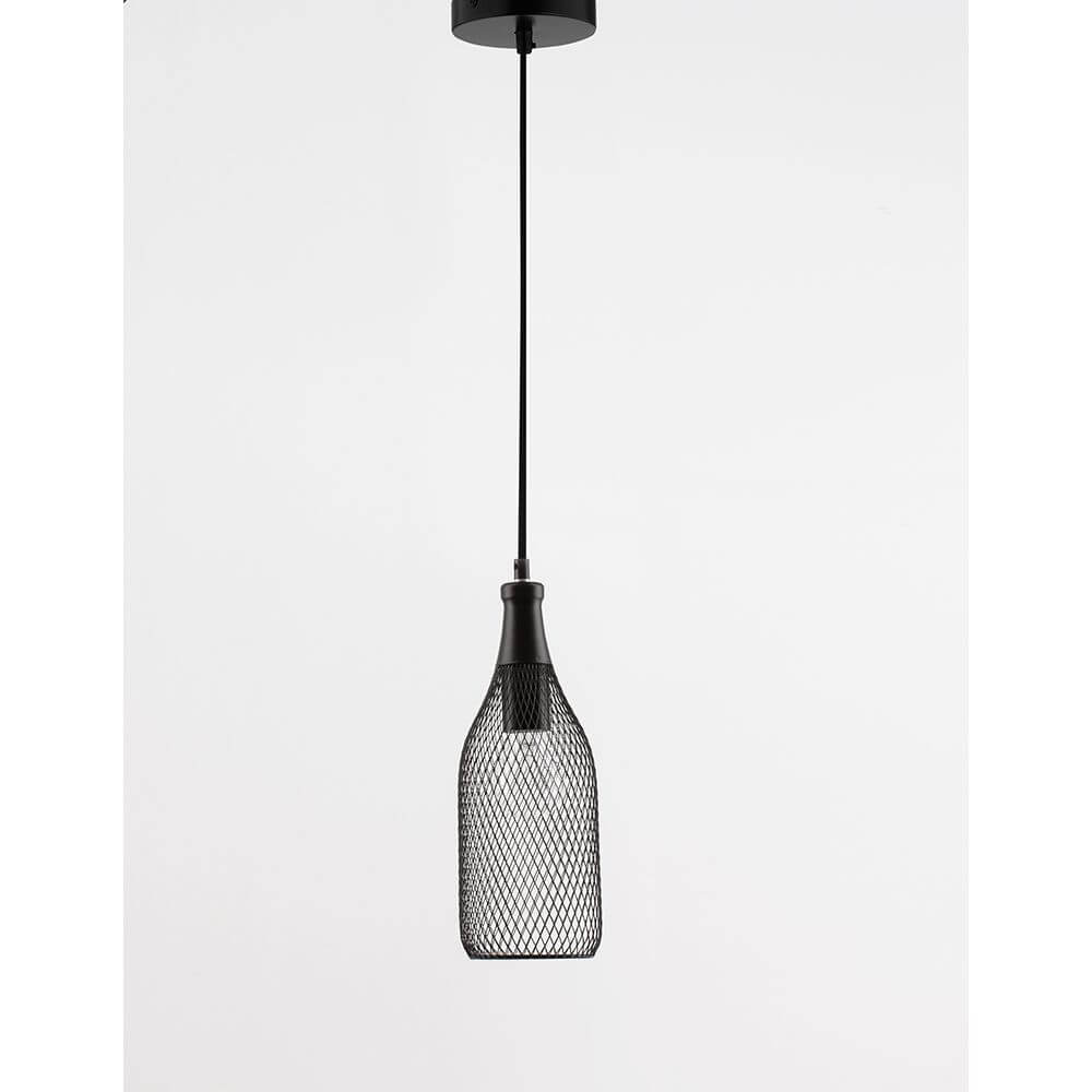 Neva Metall-Pendellampe Schwarz mit modernem Design und eleganter schwarzer Metalloberfläche.