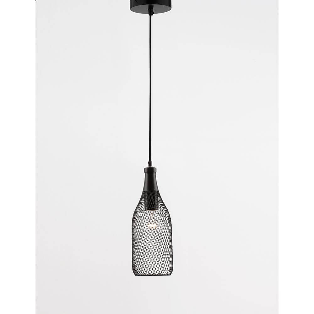 Neva Metall-Pendellampe Schwarz aus Metall in modernem Design für stilvolle Innenräume.
