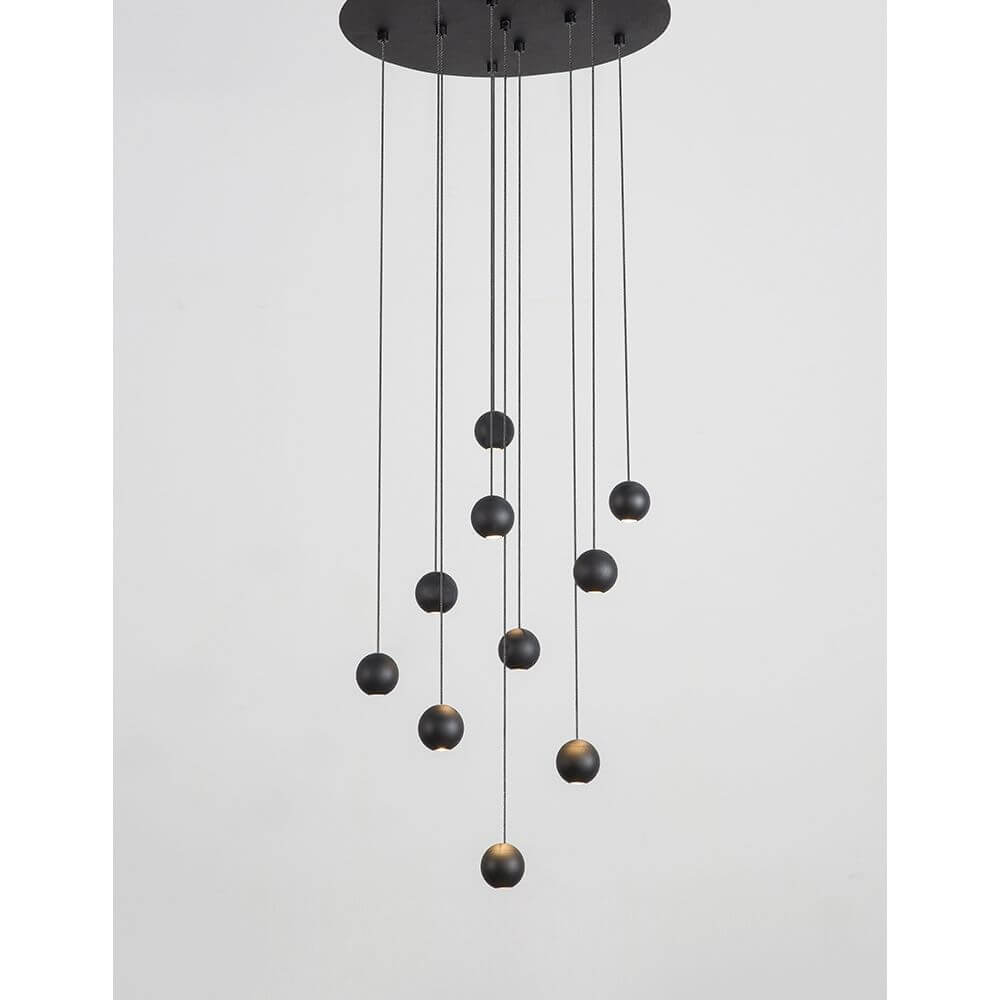 Nocci LED Hängelampe Kugel-Aufhängung Schwarz mit mehreren hängenden Kugeln in modernem Design.