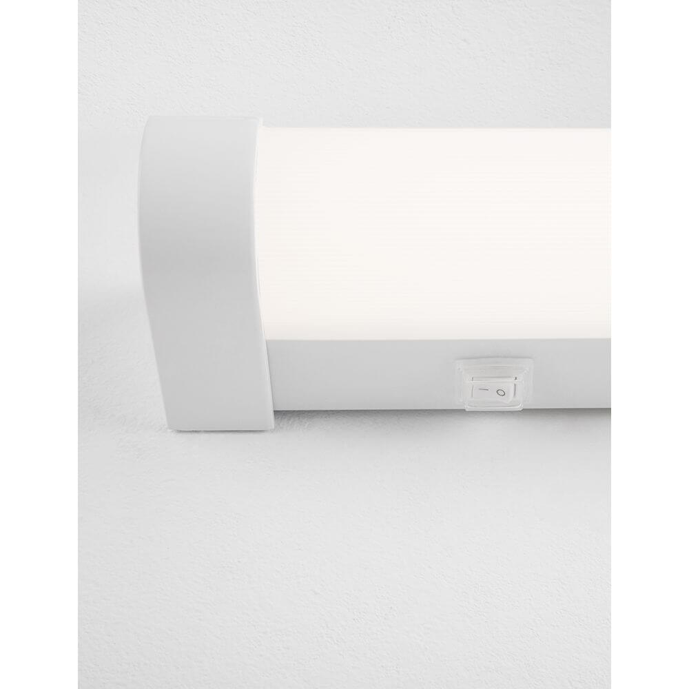 Noor LED Bad-Wandlampe, Acryl in modernem Design mit weißem Acryl und integrierter LED-Beleuchtung.