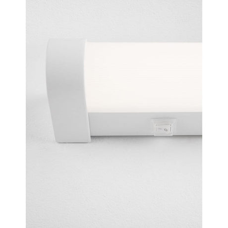 Noor LED Bad-Wandlampe, Acryl in modernem Design mit weißem Acryl und integrierter LED-Beleuchtung.