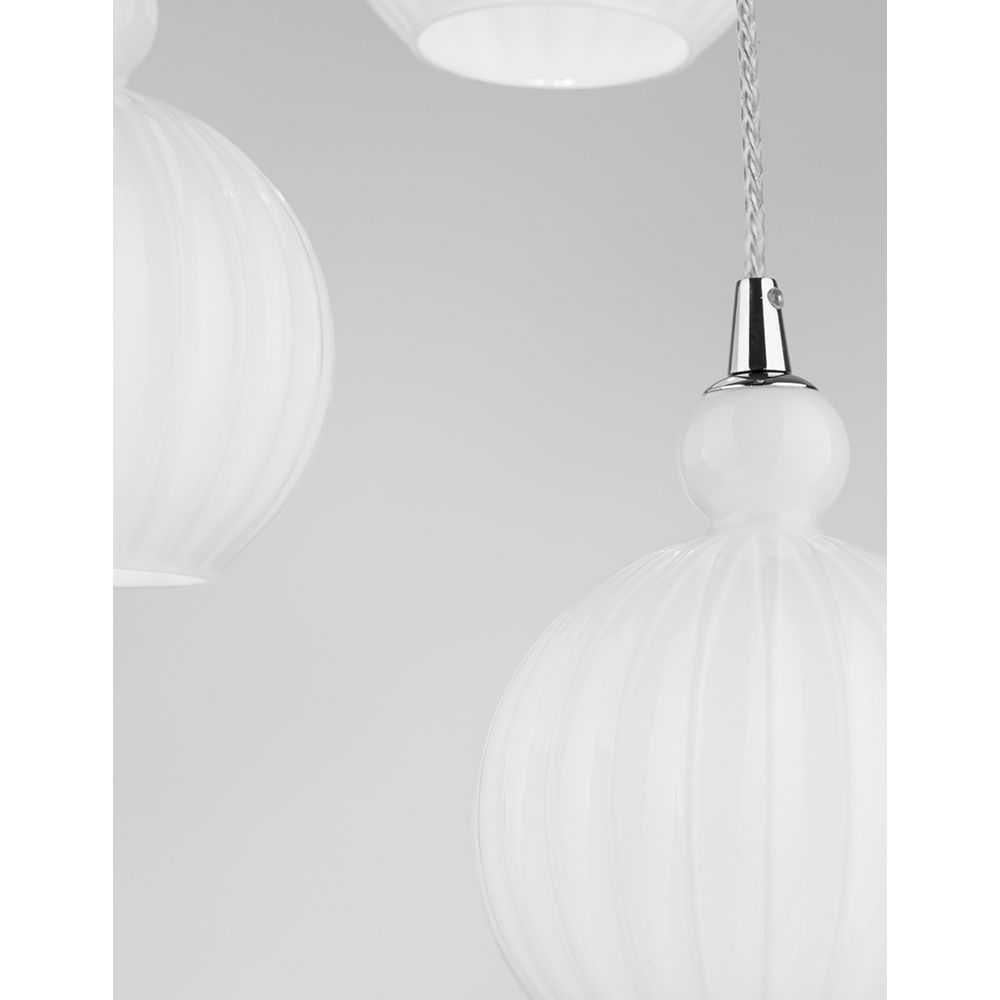 Odell Hängeleuchte 3-flammig in Opal-Weiß mit elegantem Design und hochwertigen Materialien.