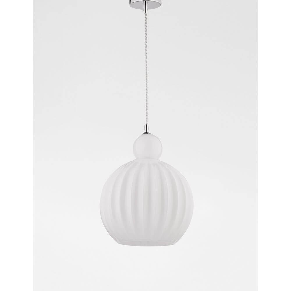 Odell Glas-Pendelleuchte Opal in eleganten Weiß mit modernem Design und eleganten Linien.