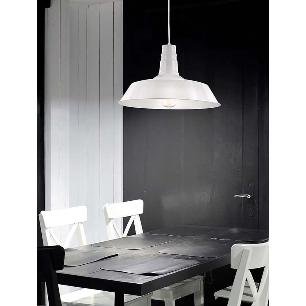 Osteria Hängelampe aus Stahl Ø 46cm über einem schwarzen Tisch mit weißen Stühlen in modernem Raum.