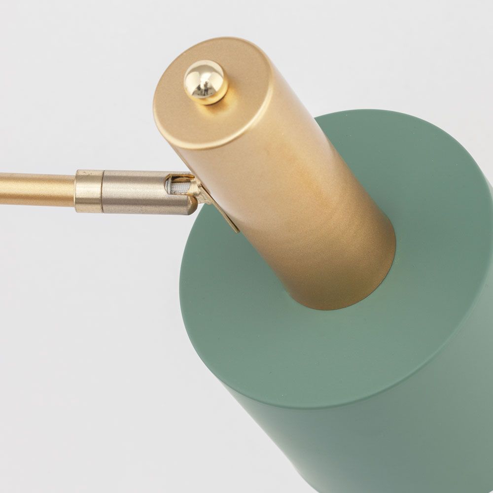 Detailansicht der Paz Skandi Tischleuchte mit goldfarbenem und grünem Design.