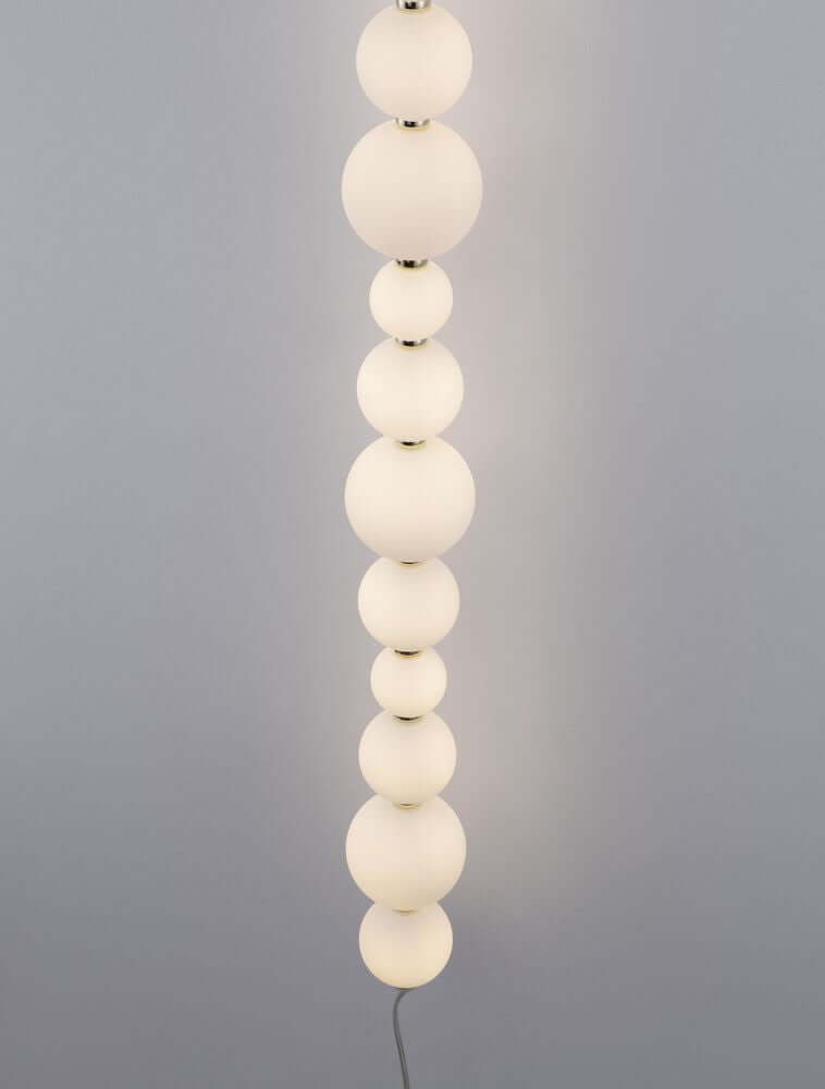 Perla LED Wandleuchte Gold Warmweiß in runder Form mit Opalglas, stilvolles Beleuchtungselement für jeden Raum.