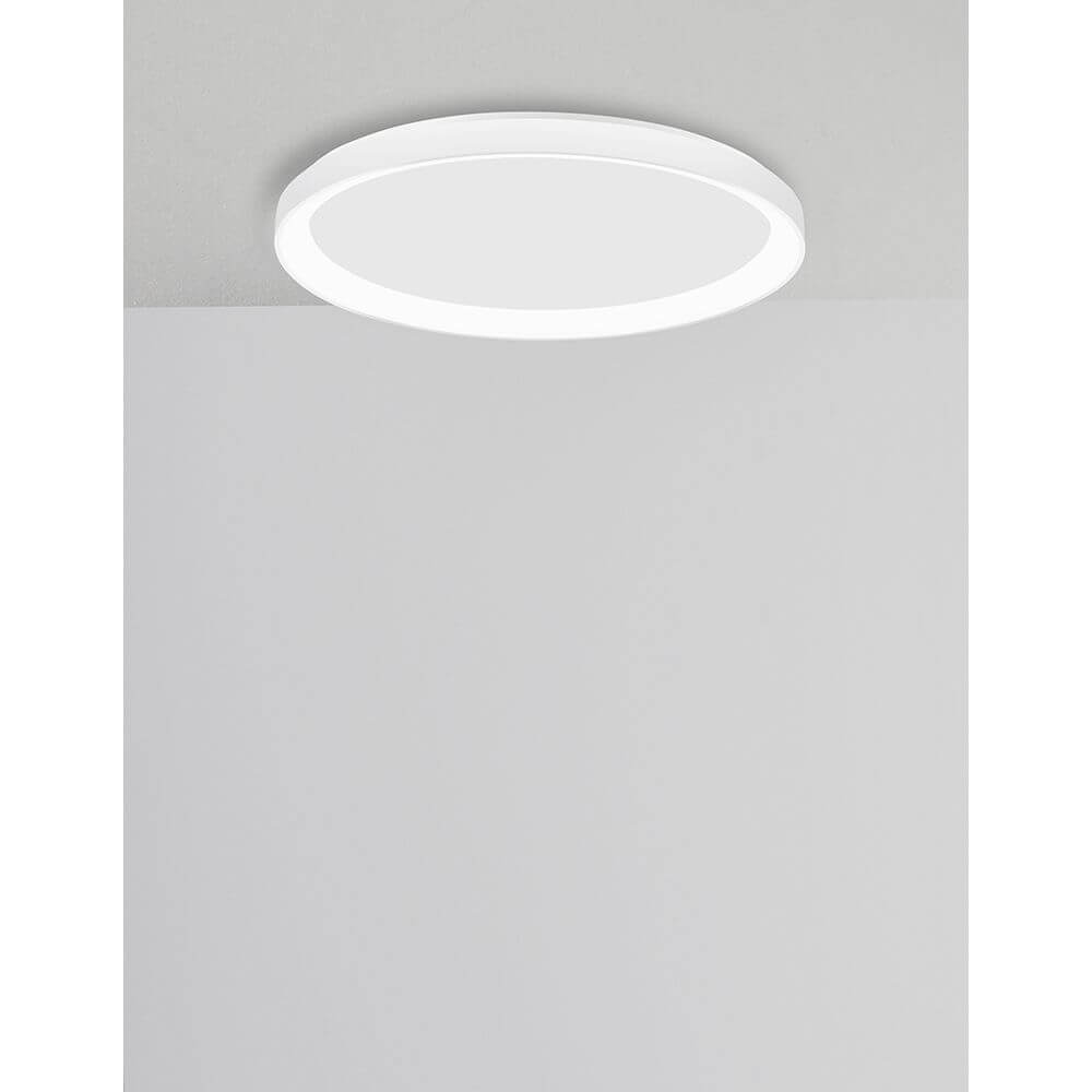 Pertino LED Deckenleuchte Ø 38cm Acryl an der Decke montiert, modernes Design in weißem Finish.