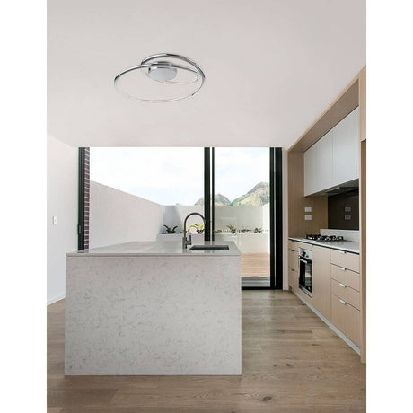 Moderne Plasencia LED Deckenleuchte Chrom in einer stilvollen Küche mit elegantem Design.