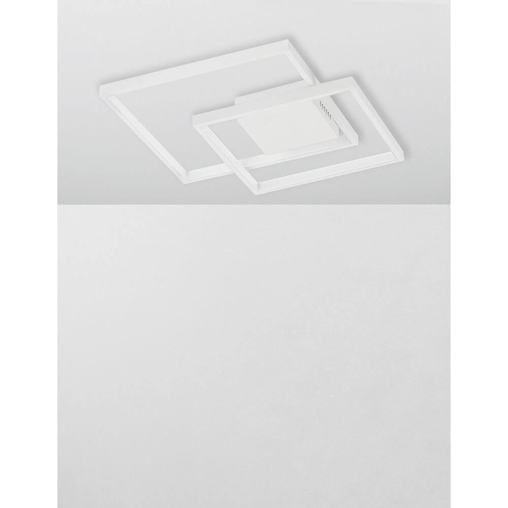 Porto LED Deckenleuchte Metall Weiß in minimalistischer quadratischer Form an Decke montiert.