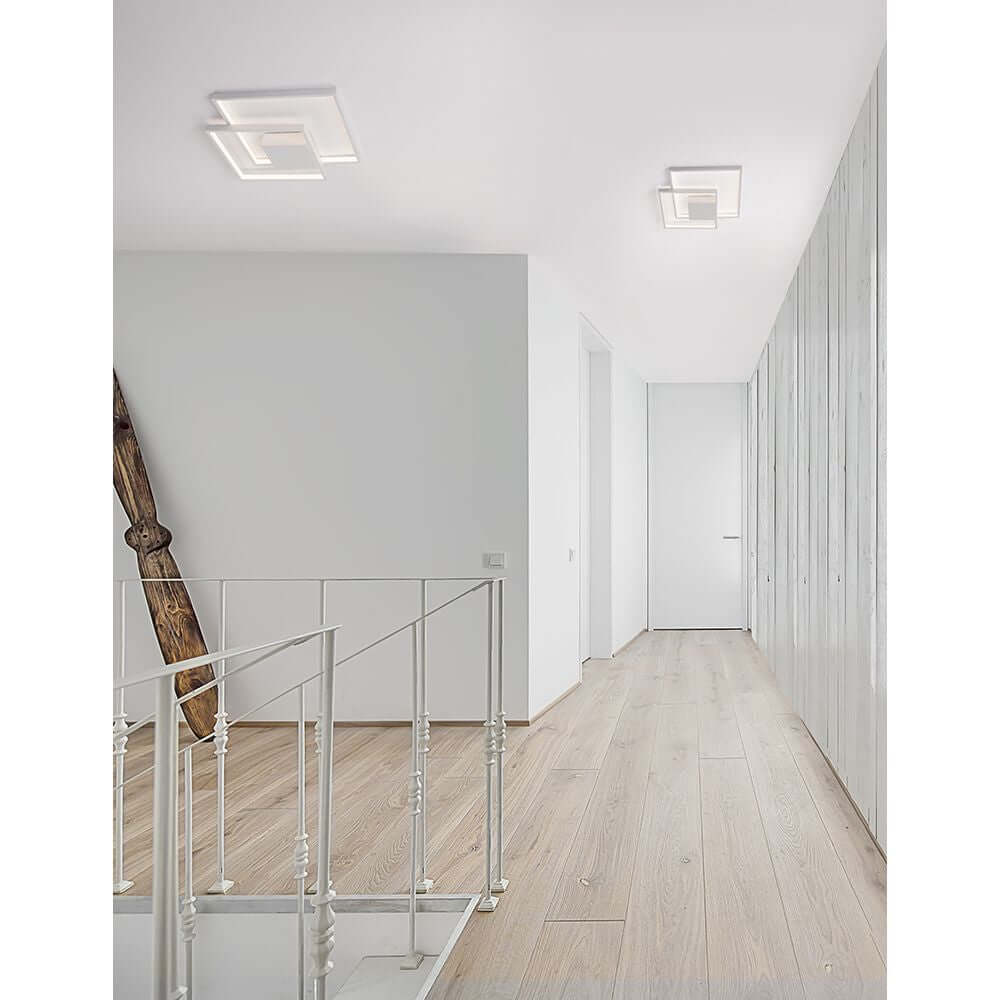 Moderne Porto LED Deckenleuchte Metall Weiß in einem stilvollen Flur mit minimalistischem Design.