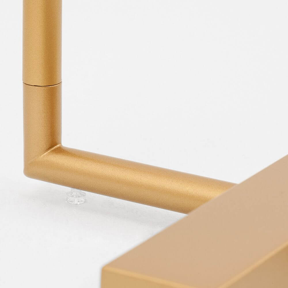 Detailansicht der Raccio LED Stehlampe 140cm Gold mit elegantem Messing-Gold Gestell.