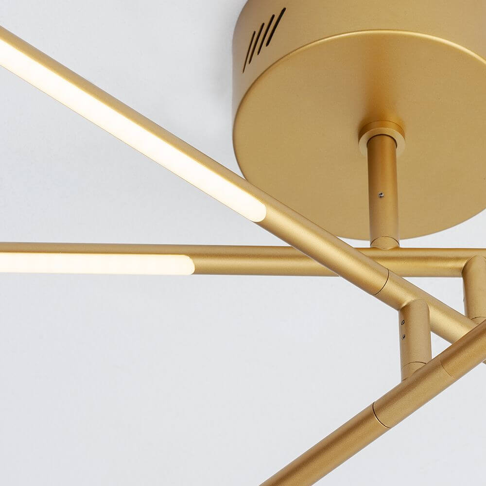 Raccio LED Deckenlampe Drehbar, Metall mit goldfarbenen Leuchtstäben und modernem Design.