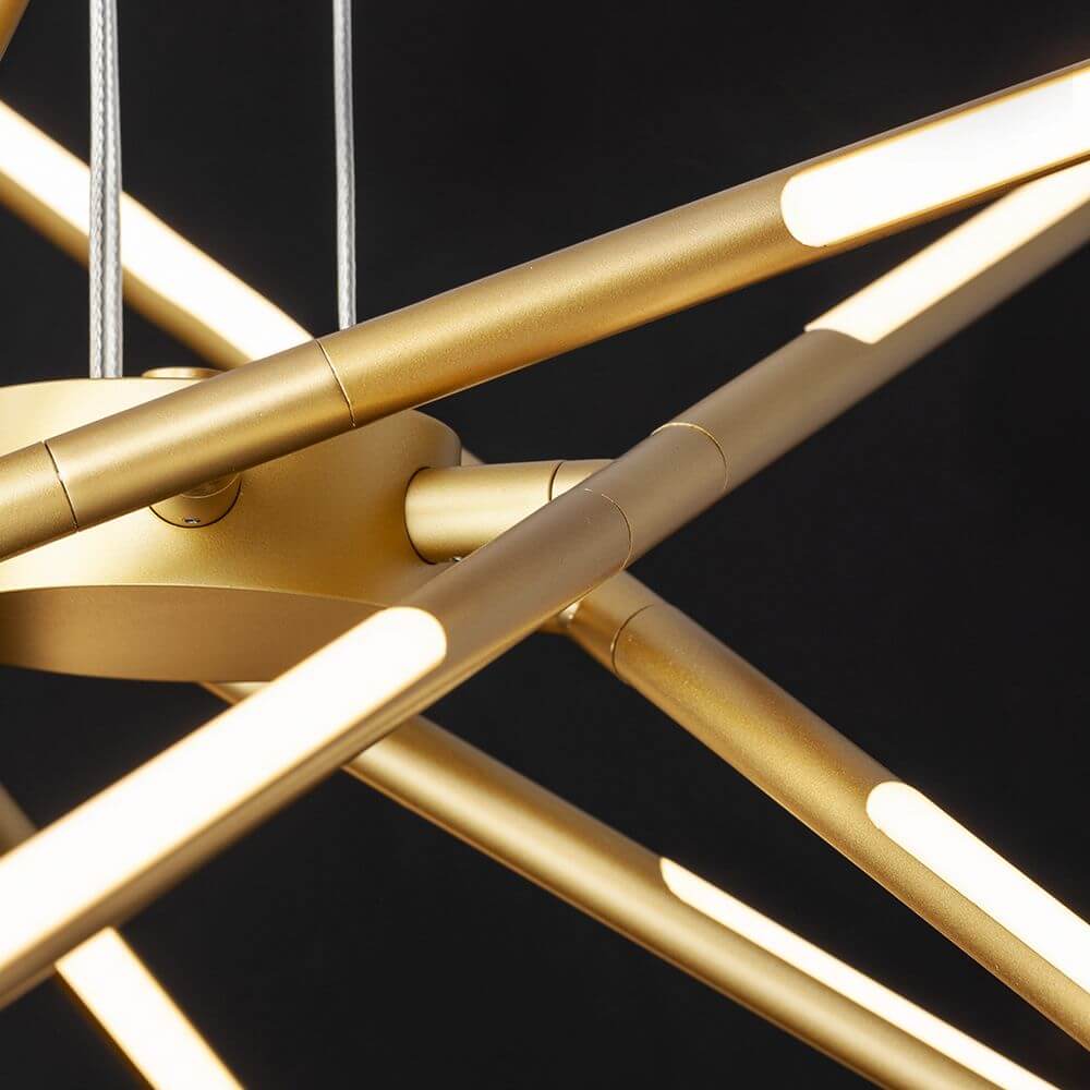 Raccio LED Hängeleuchte mit filigranen, drehbaren Armen aus goldfarbenem Metall und integrierten LED-Elementen.