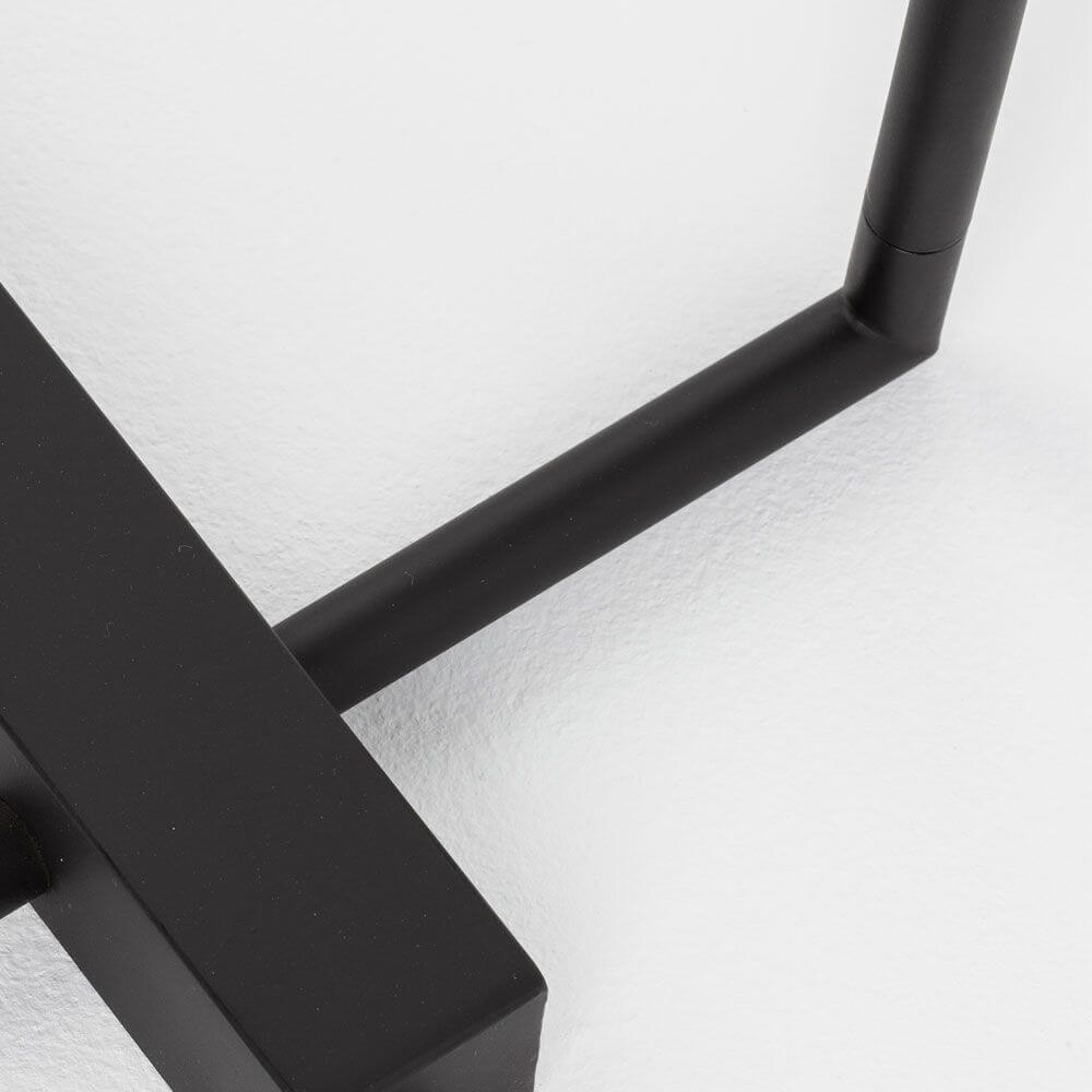 Detailansicht des minimalistischen Metallgestells der Raccio LED-Stehlampe indirekt drehbar Schwarz.