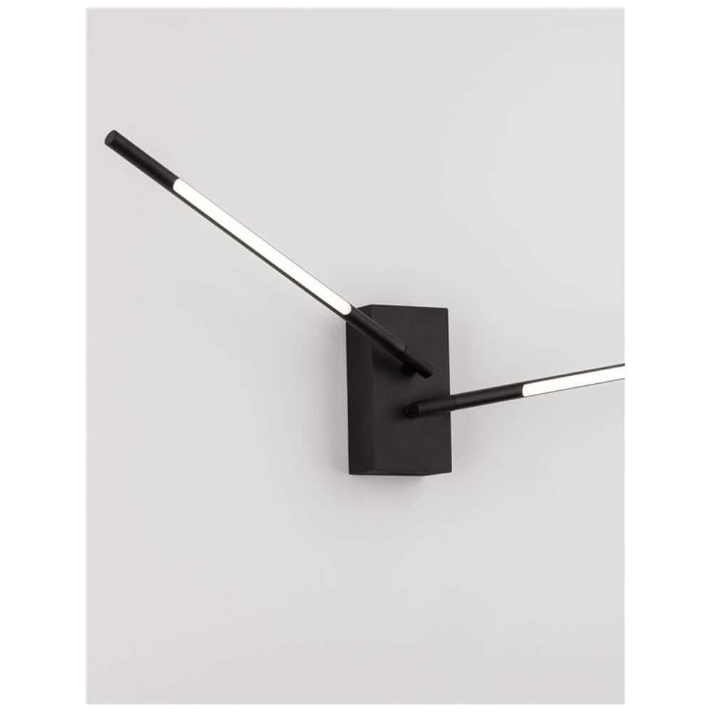 Raccio LED Wandlampe Metall Verstellbar in modernem Design mit zwei verstellbaren Lichtarmen.