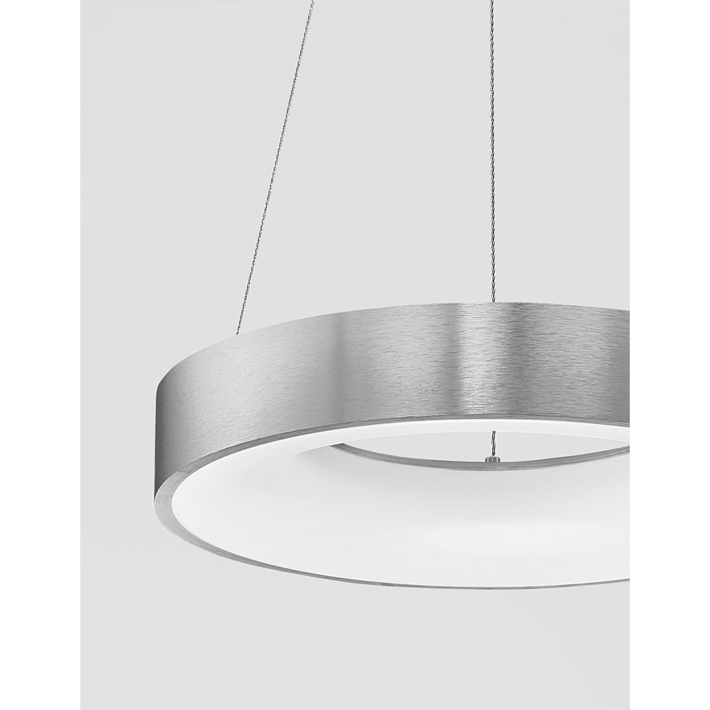 Rando LED Thin Hängelampe aus Aluminium und Acryl mit warmweißem Licht, ideal für Wohnzimmer oder Esstisch.