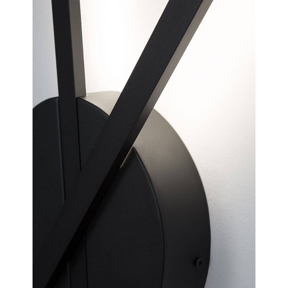 Detailansicht der Reslin LED Metall Wandleuchte mit modernem Design und warmweißem Licht.
