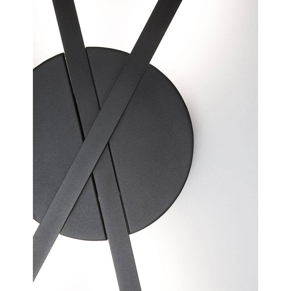 Detailansicht der Reslin LED Metall Wandleuchte mit schwarzem Design und modernem Look.
