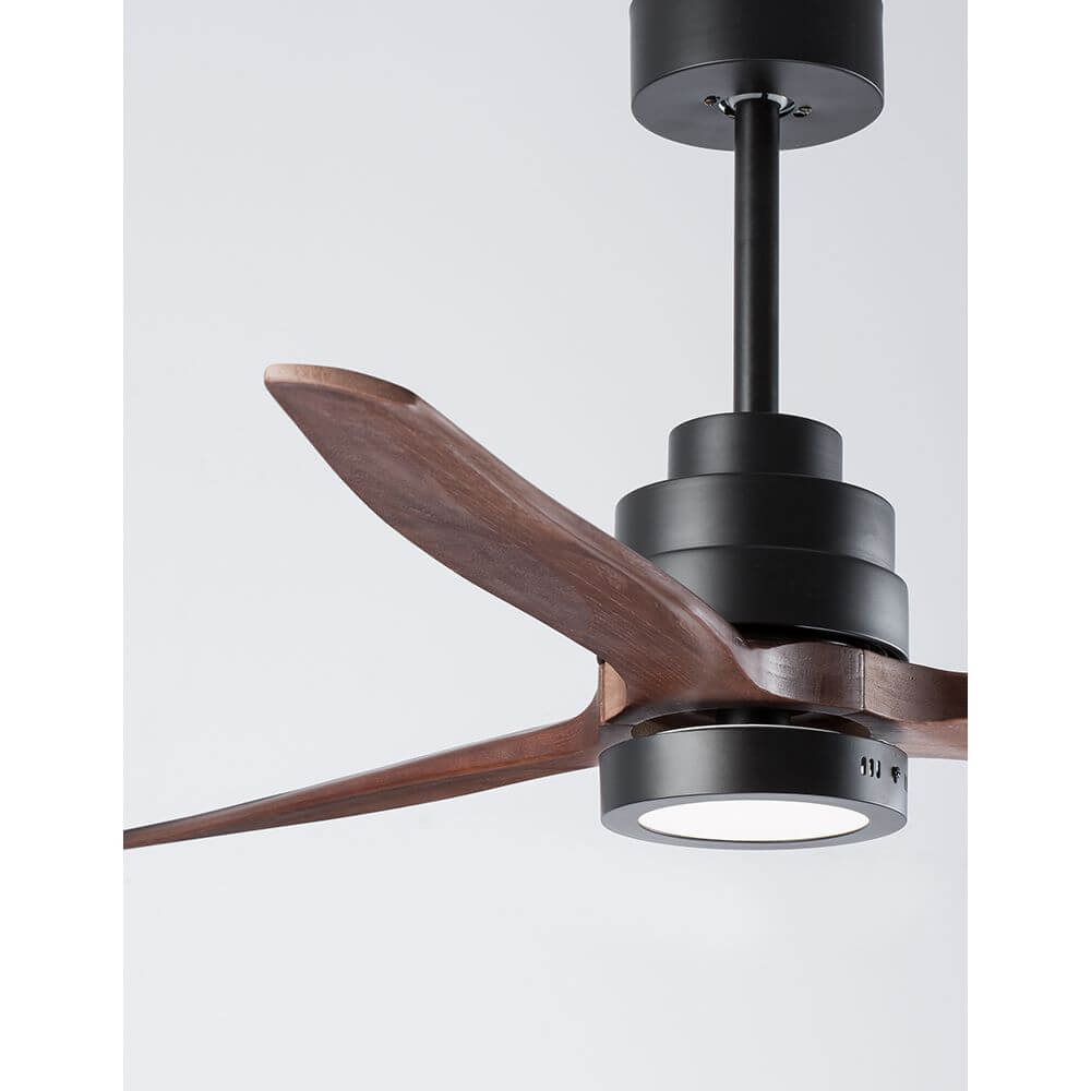 Sabal LED Ventilator Stahl Holz mit harmonischen Holzflügeln und integriertem Lichtdesign.