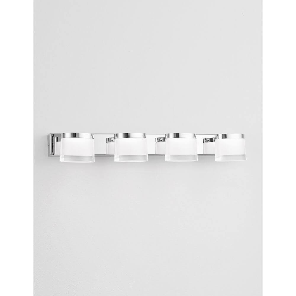 Sabia LED Badleuchte 4-flammig Chrom mit verchromtem Aluminium und 4 Acrylschirmen für Badezimmer.