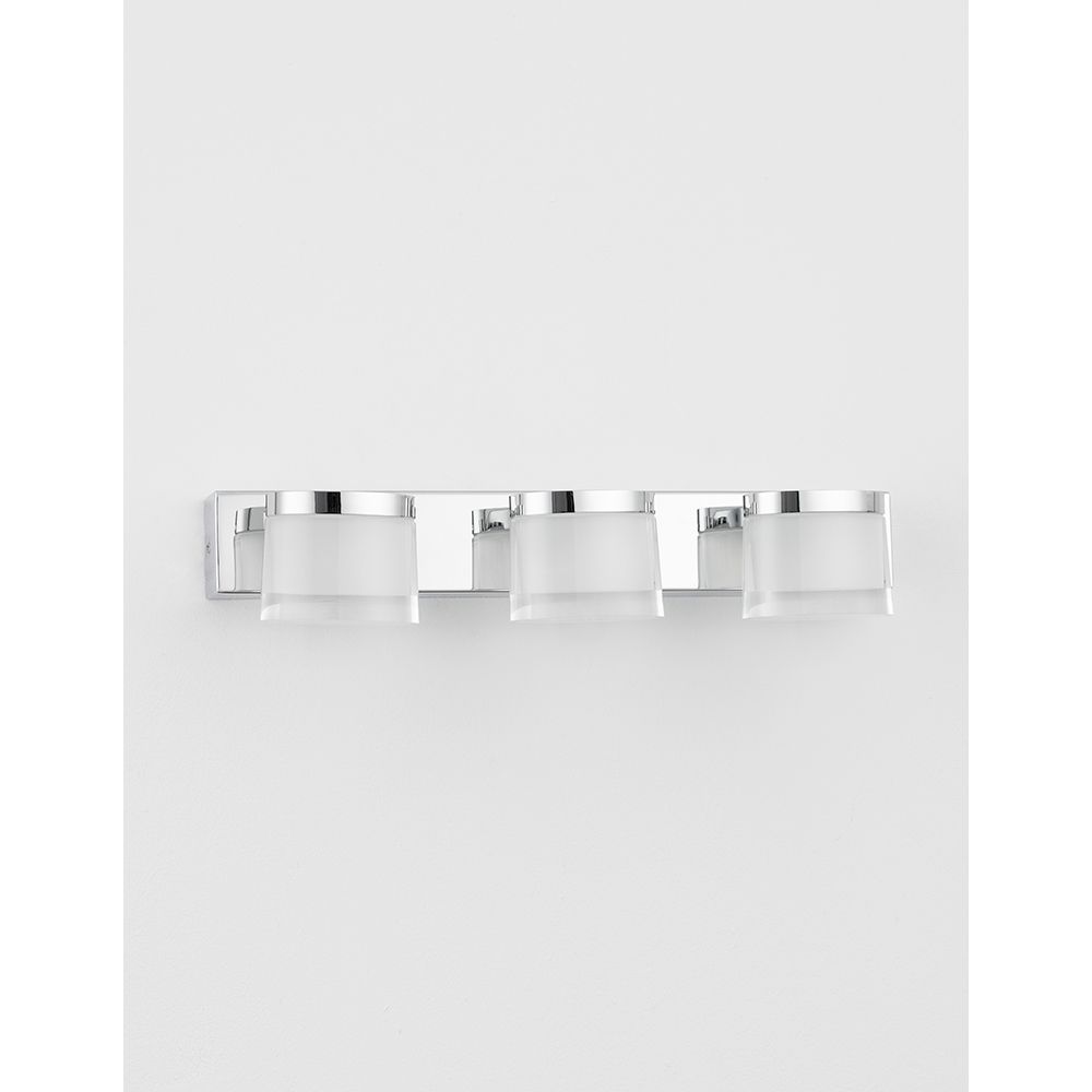 Moderne Sabia LED Bad Wandlampe 3-flammig in Chrom mit klaren Acryl-Schirmen für stilvolle Beleuchtung.