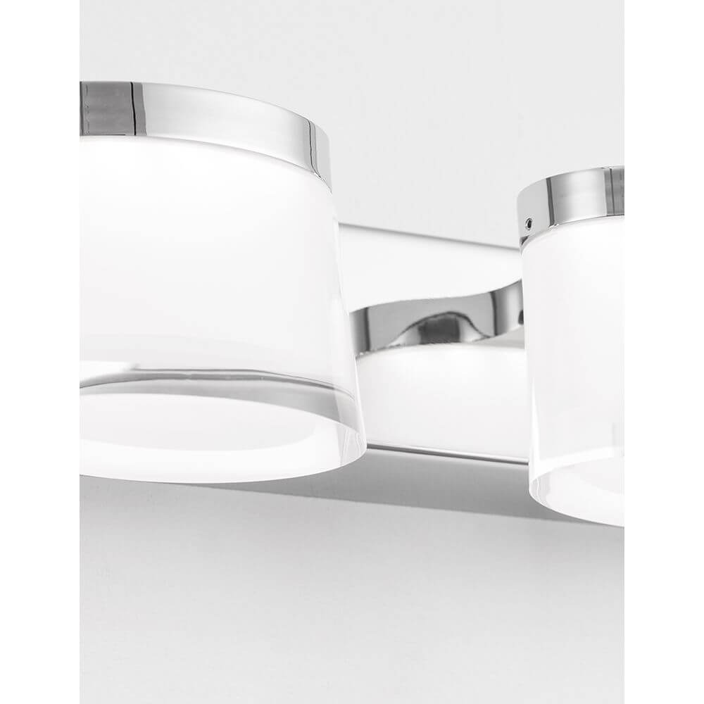 Sabia LED Bad Wandlampe 3-flammig Chrom, Klar mit stilvollem Aluminium-Design und Acryl-Lampenschirmen.